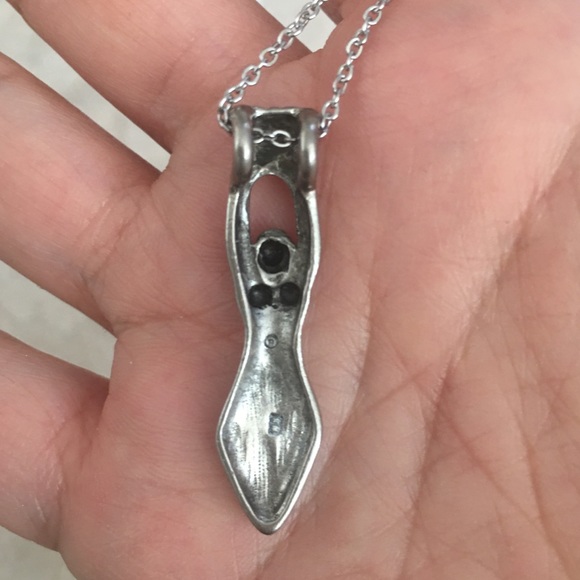 Silver fertility goddess pendant & chain - Picture 4 of 4